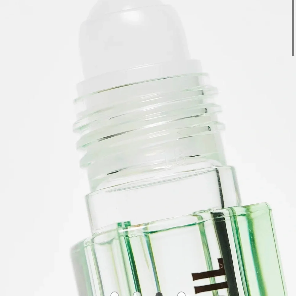 MAKEUP REVOLUTION CRYSTAL AURA LIP OIL AVENTURINE